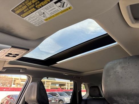 Used 2021 Nissan Rogue Platinum image 24