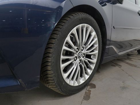 Used 2019 Toyota Avalon Limited image 23