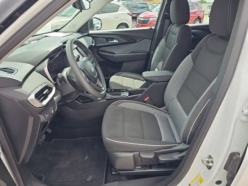 Used 2023 Chevrolet TrailBlazer LS FWD image 9