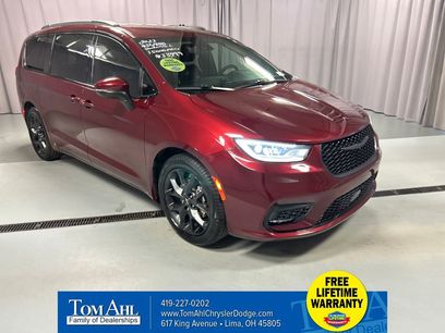 Used 2023 Chrysler Pacifica Touring-L w/ S Appearance Package