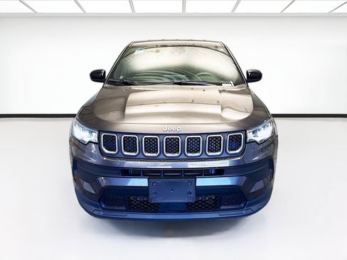 Used 2023 Jeep Compass Sport image 2