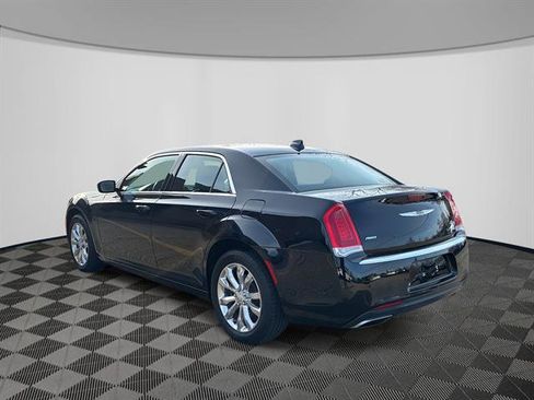 Used 2016 Chrysler 300 Limited w/ 300 Premium Group image 5