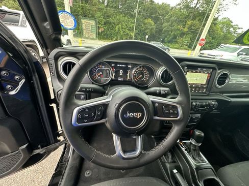 Used 2023 Jeep Gladiator Overland image 21