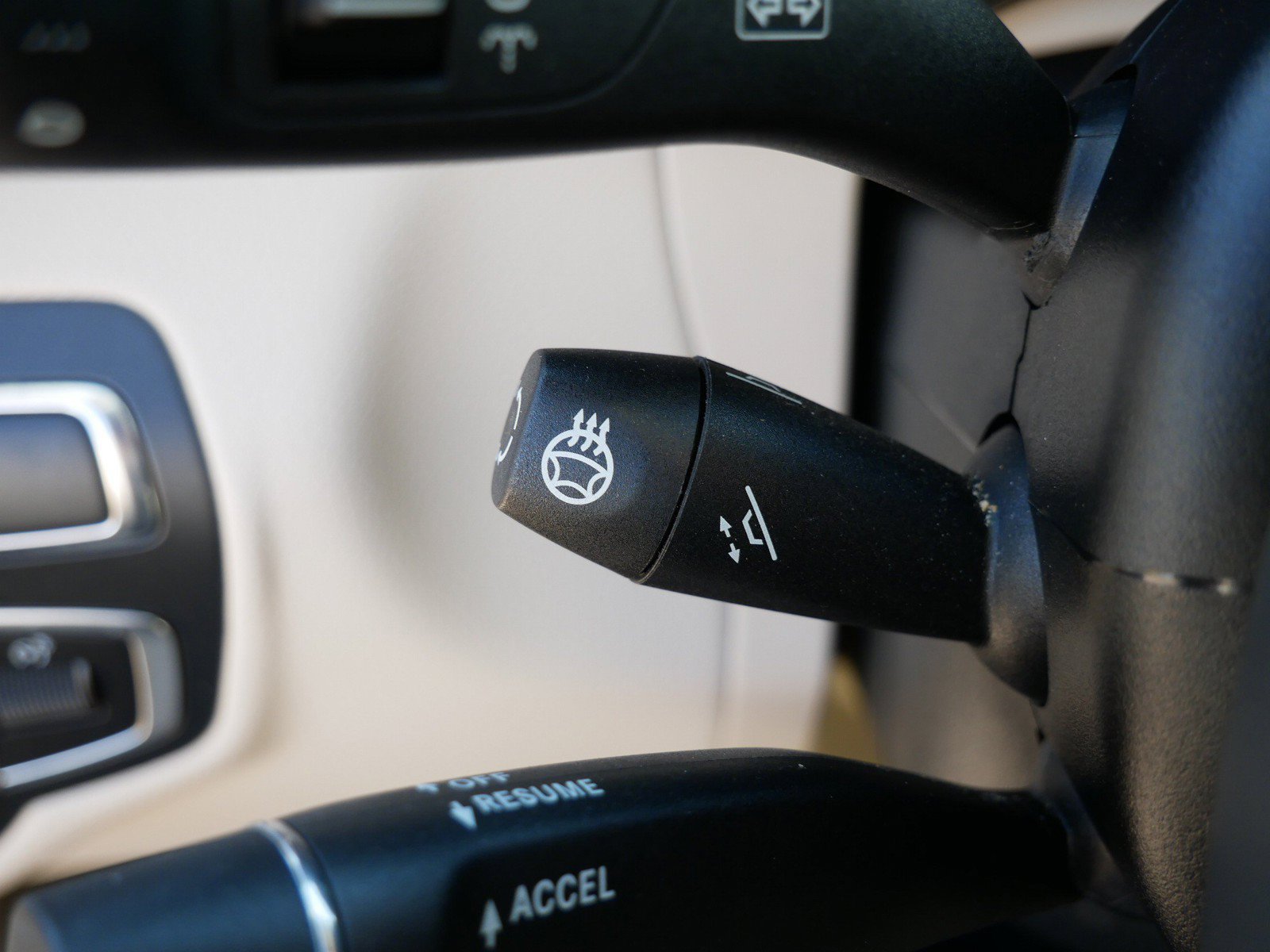Used 2018 Mercedes-Benz GLC 300 4MATIC image 18