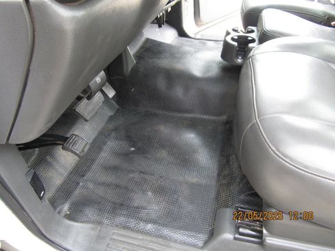 Used 2006 Chevrolet Silverado 2500 W/T RWD image 13