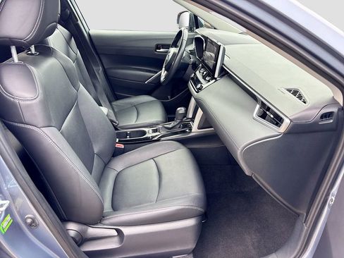 Used 2024 Toyota Corolla Cross XLE image 27