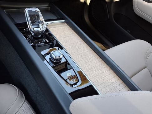 New 2026 Volvo XC60 B5 Core w/ Protection Package Premier image 14