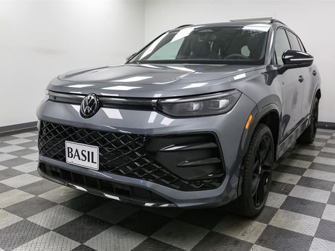 New 2026 Volkswagen Tiguan SE R-Line image 4