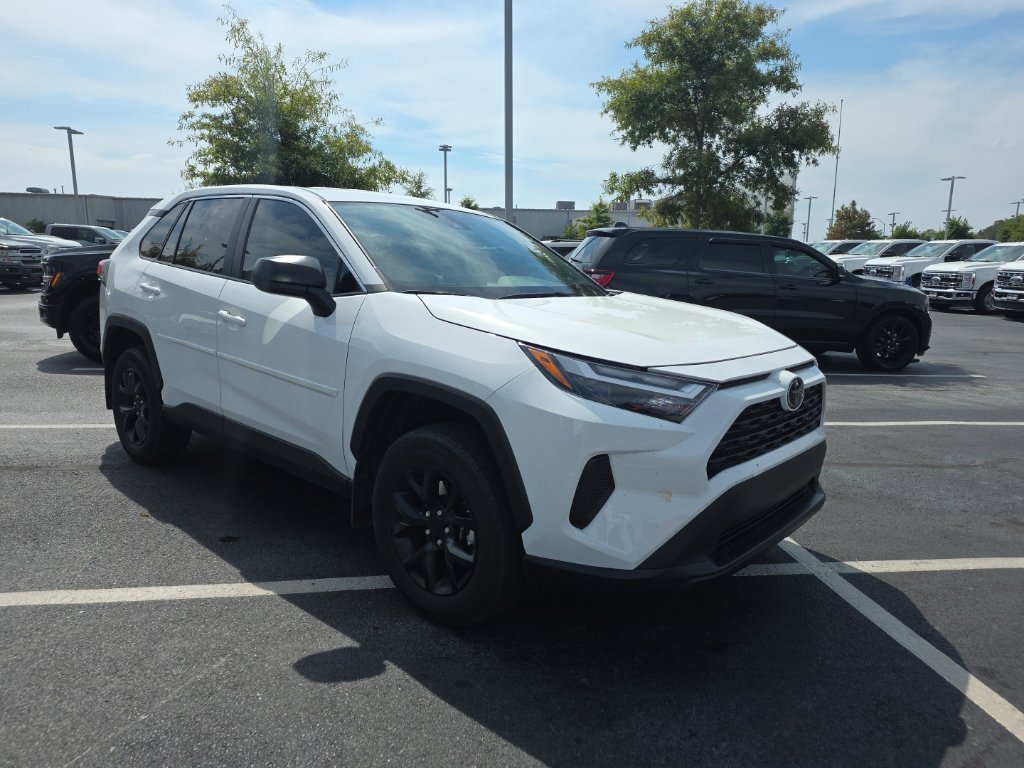 Used 2024 Toyota RAV4 LE FWD image 4
