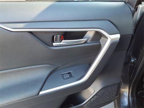 Used 2025 Toyota RAV4 XLE image 6