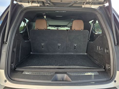 Used 2021 Chevrolet Suburban High Country image 29