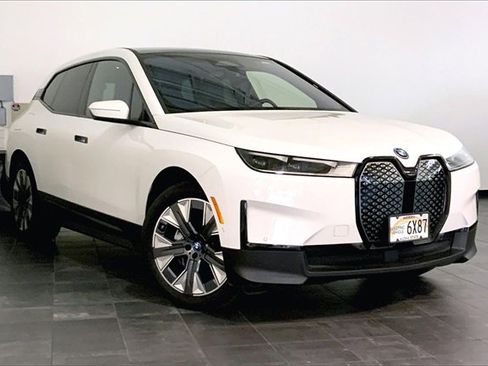 Used 2025 BMW iX xDrive50 image 2