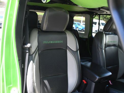 Used 2019 Jeep Wrangler Unlimited Rubicon w/ Dual Top Group AWD/4WD image 26