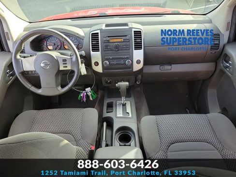 Used 2011 Nissan Frontier SV image 1