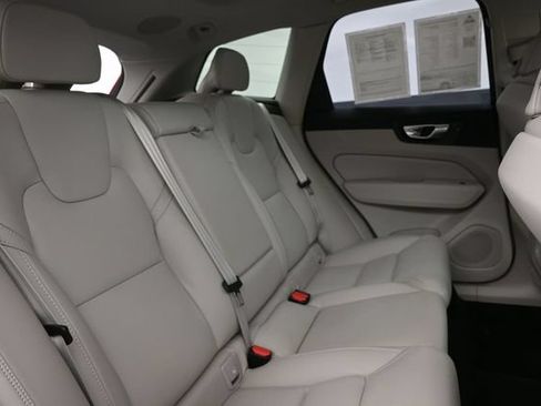Used 2024 Volvo XC60 B5 Ultimate w/ Protection Package Premier AWD/4WD image 35