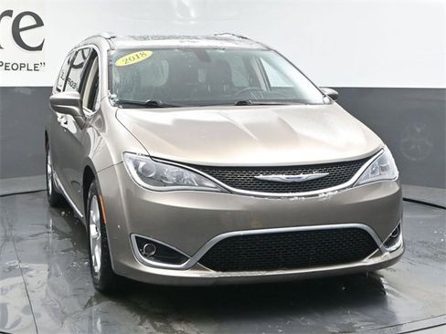 Used 2018 Chrysler Pacifica Touring-L Plus w/ Tire & Wheel Group image 52