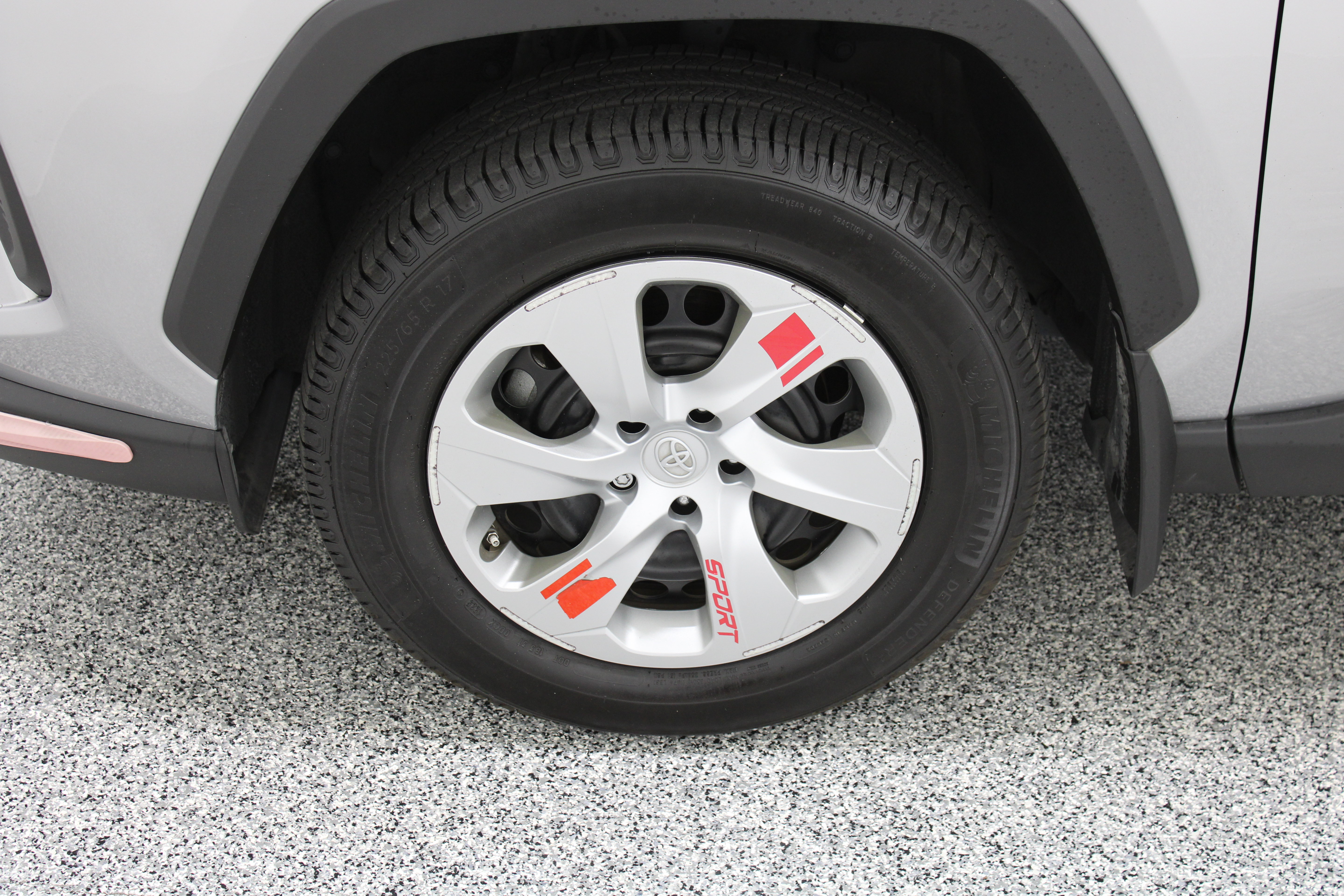 Used 2021 Toyota RAV4 LE FWD image 11