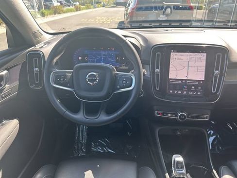 Certified 2025 Volvo XC40 B5 Plus AWD/4WD image 18