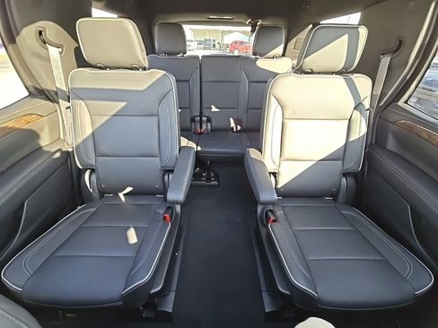 Used 2021 Chevrolet Tahoe Premier w/ Premium Package image 27