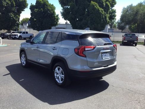 Used 2024 GMC Terrain SLE image 6