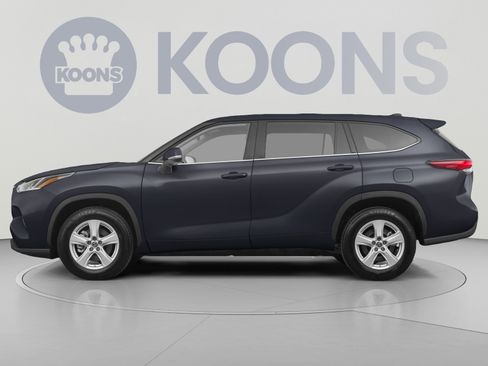 Used 2023 Toyota Highlander LE AWD/4WD image 2