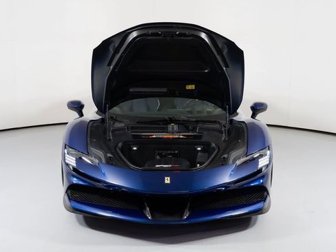 Used 2022 Ferrari SF90 Spider image 9