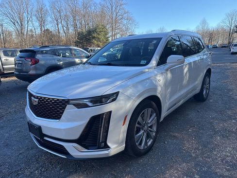 Used 2023 Cadillac XT6 Premium Luxury image 2