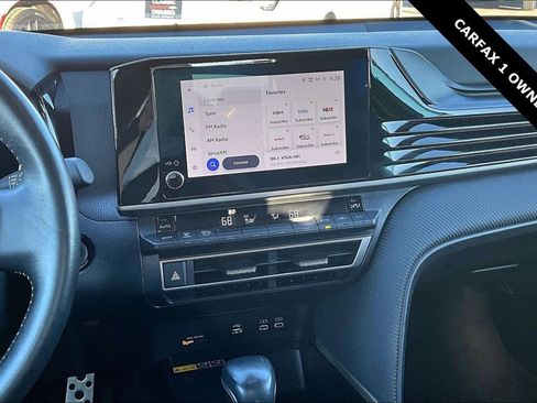 Used 2025 Toyota Camry SE image 9