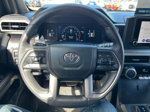 Used 2025 Toyota 4Runner SR5 image 32