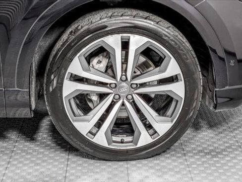 Used 2020 Audi Q8 Prestige w/ Prestige Package image 28