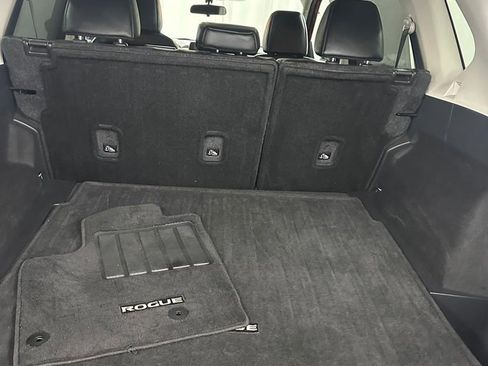 Used 2023 Nissan Rogue SV w/ SV Premium Package image 28