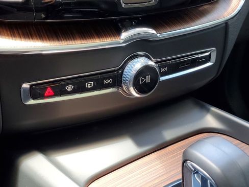 Certified 2023 Volvo XC60 B5 Plus image 27