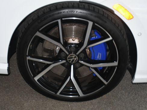 Used 2024 Volkswagen Golf R AWD/4WD image 23