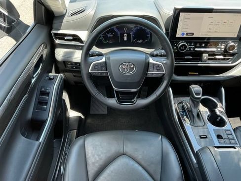 Used 2023 Toyota Highlander Platinum AWD/4WD image 11