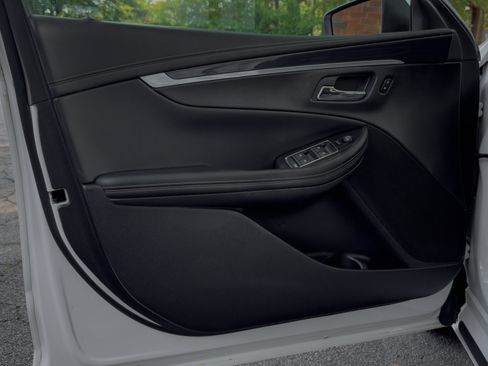 Used 2017 Chevrolet Impala LT w/ Convenience Package FWD image 31