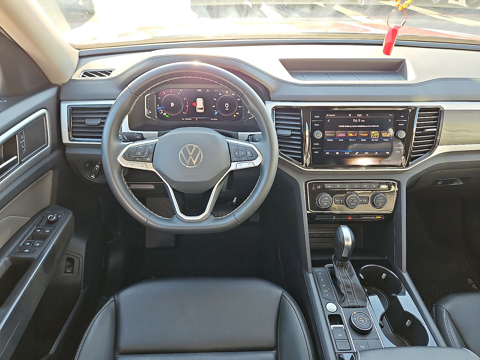 Certified 2023 Volkswagen Atlas SE w/ Panoramic Sunroof Package AWD/4WD image 14