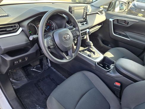 Used 2022 Toyota RAV4 LE AWD/4WD image 10