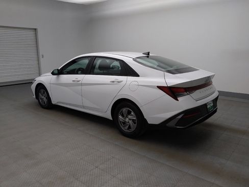 Used 2024 Hyundai Elantra SE image 3