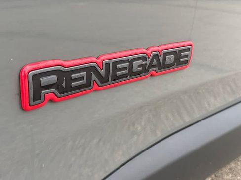 Used 2022 Jeep Renegade Trailhawk AWD/4WD image 10