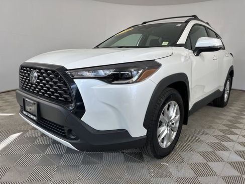 Used 2024 Toyota Corolla Cross LE image 3