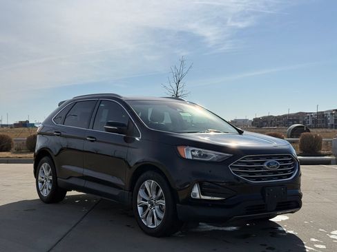 Used 2020 Ford Edge Titanium image 2
