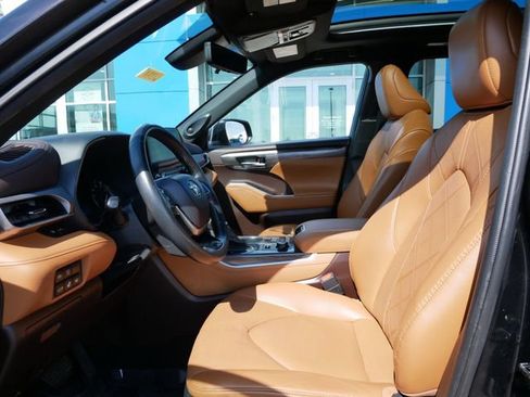 Used 2020 Toyota Highlander Platinum AWD/4WD image 7
