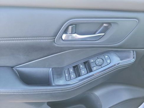Used 2023 Nissan Rogue SV w/ SV Premium B Package FWD image 16