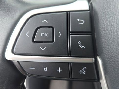 Certified 2024 Toyota Highlander XLE image 30