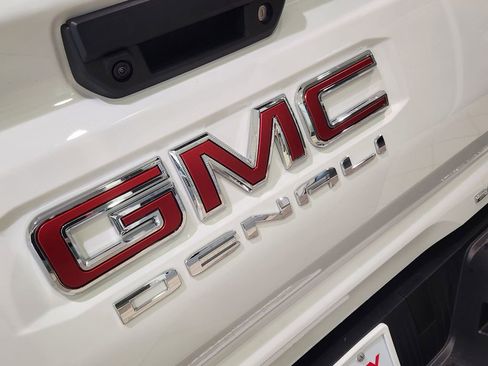 New 2026 GMC Canyon Denali image 10
