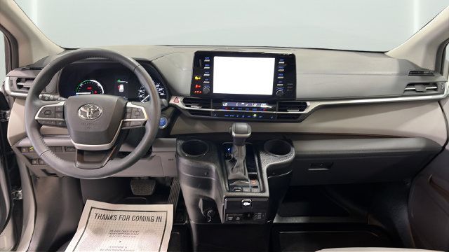 Used 2023 Toyota Sienna XLE FWD image 10