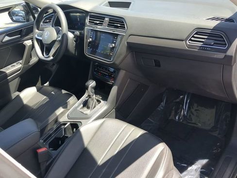 Certified 2024 Volkswagen Tiguan SE image 12