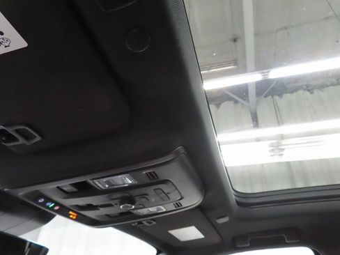 Used 2024 Chevrolet Suburban High Country image 26