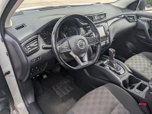 Used 2022 Nissan Rogue Sport SV FWD image 9