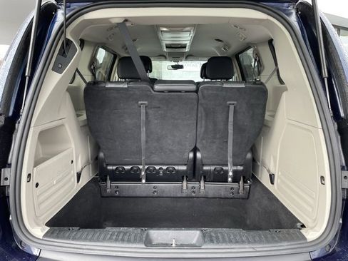 Used 2016 Chrysler Town & Country Touring image 28